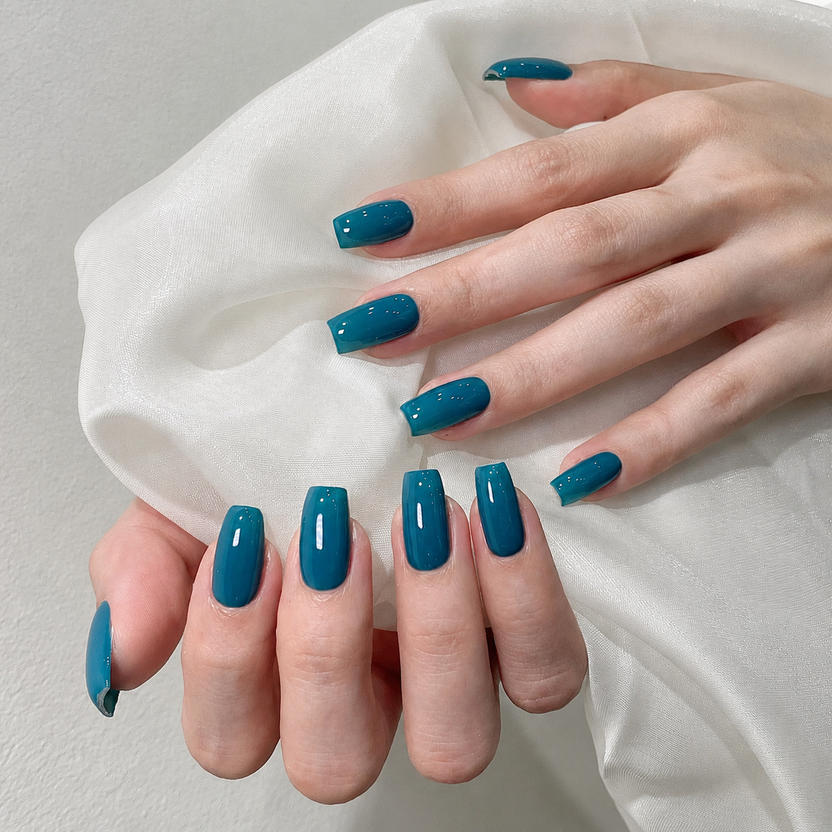 cavora Back to School Press-On Nails – Cute Trendy Styles – Peacock Blue Candy reusable false nails