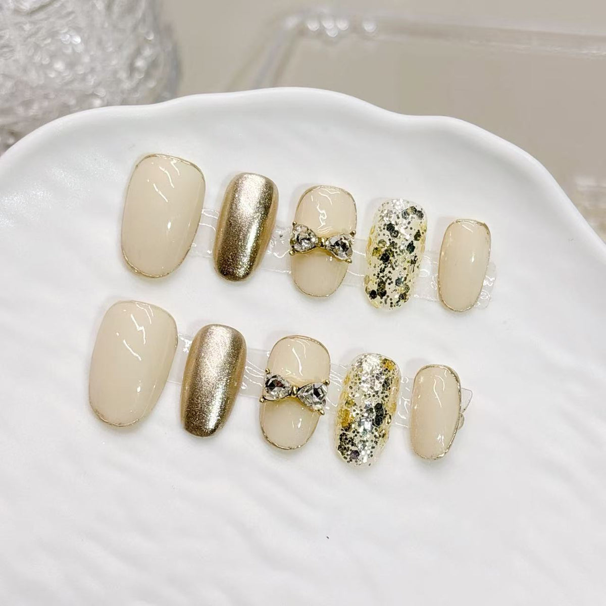 cavora Press-On Nails – Everyday Cat Eye Crystal & Glam Styles – Champagne Cat Eye reusable false nails