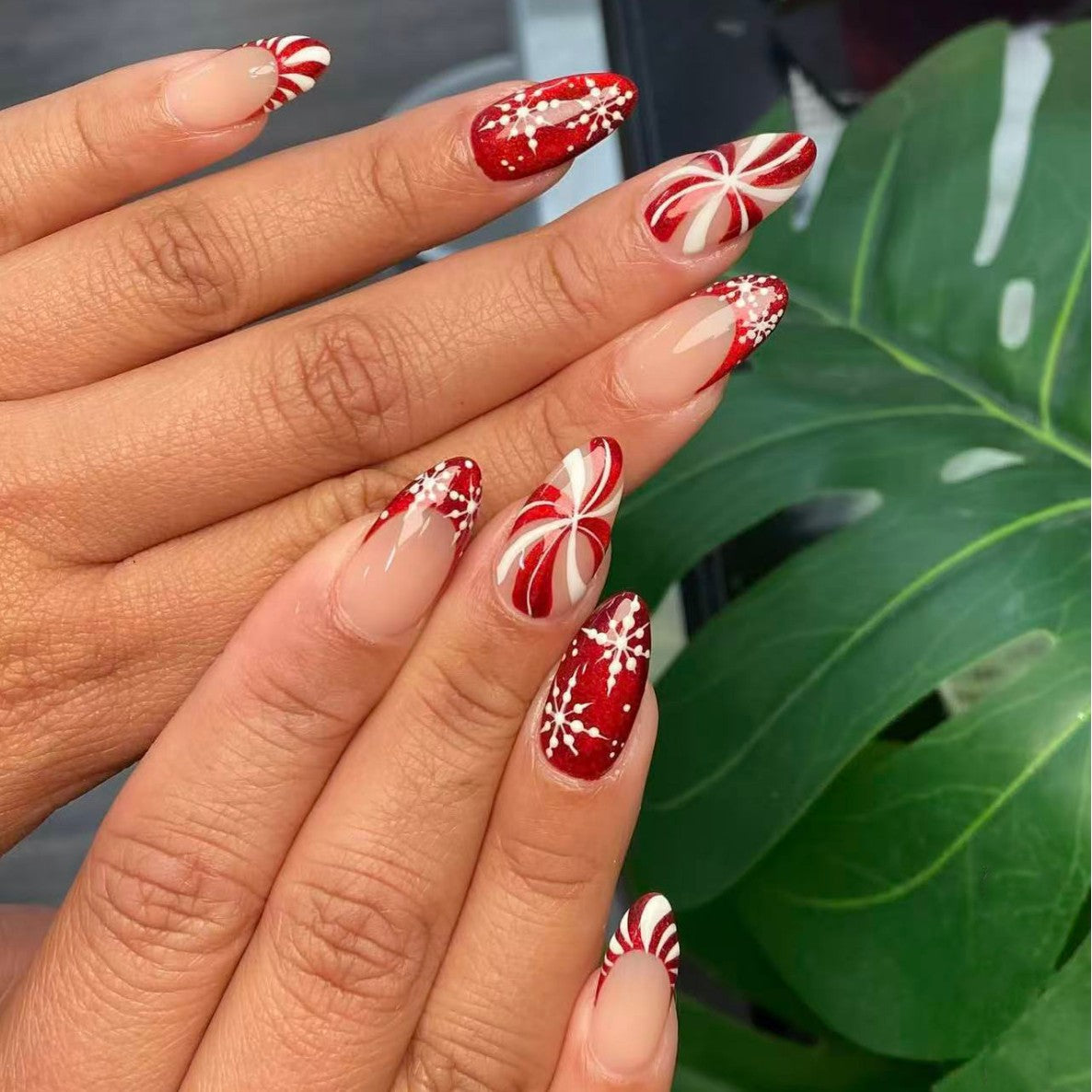 cavora Christmas Press-On Nails – Holiday Winter Nail Art – Candy Cane reusable false nails