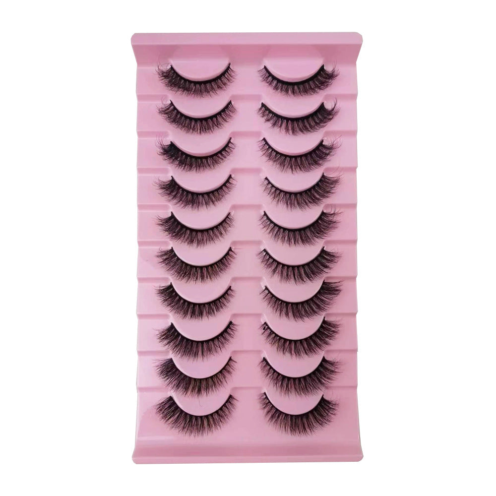 Dramatic false eyelashes for stage makeup